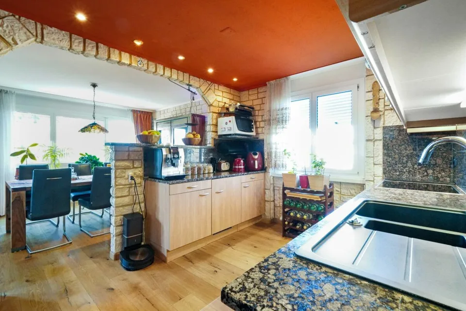 Preiswerte, renovierte 4,5 Zimmer Wohnung 10 min von Basel