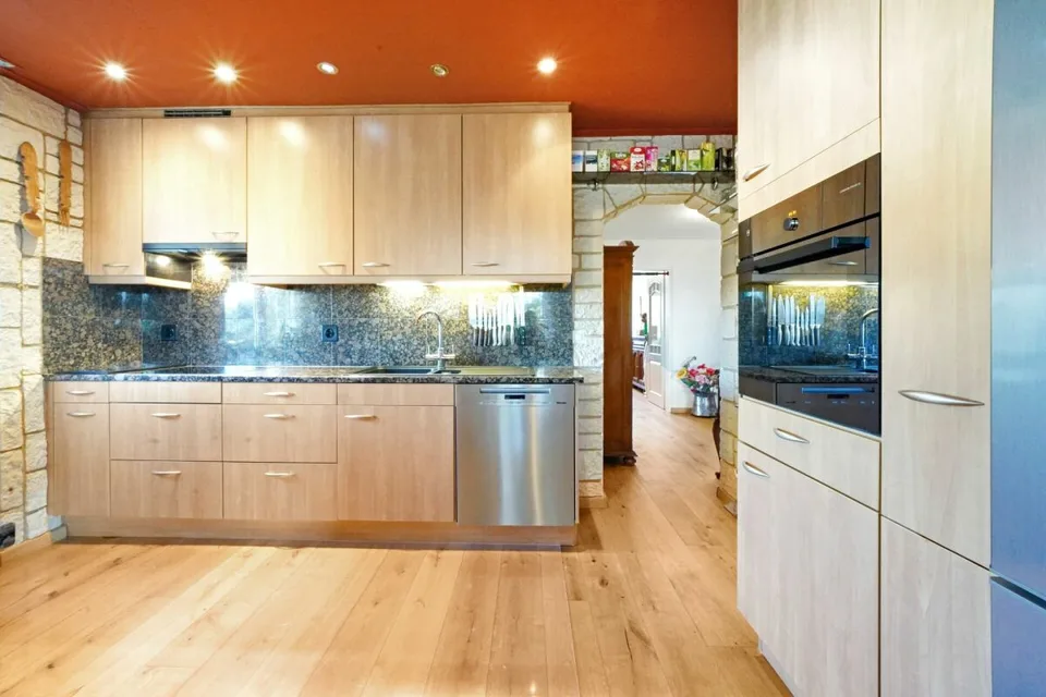 Preiswerte, renovierte 4,5 Zimmer Wohnung 10 min von Basel
