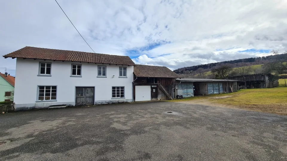 Maison de village avec dépendances