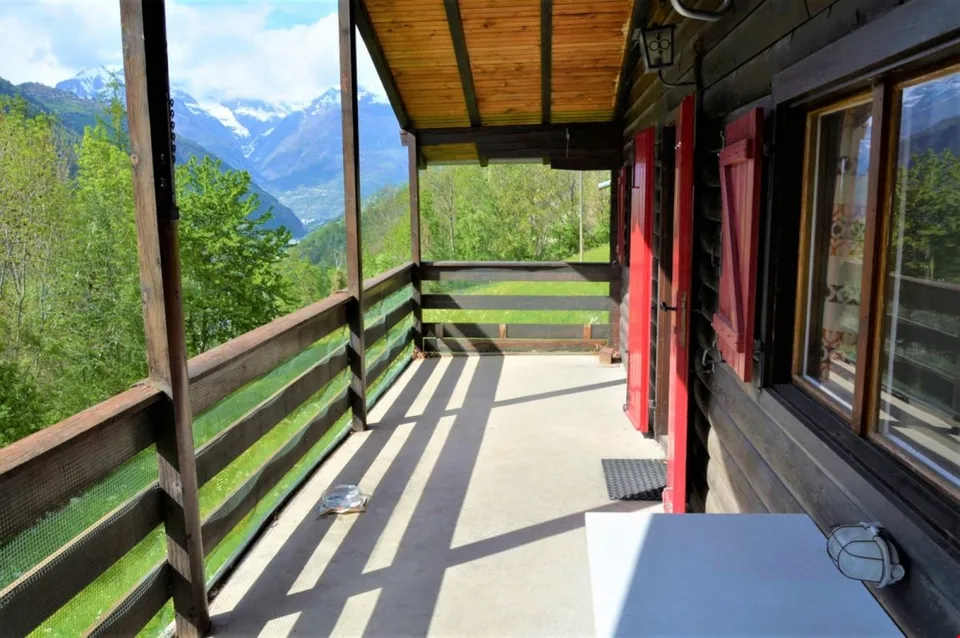Renovationsbedürftiges Chalet bei Staldenried in herrlicher Umgebung