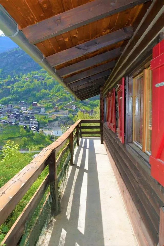 Renovationsbedürftiges Chalet bei Staldenried in herrlicher Umgebung