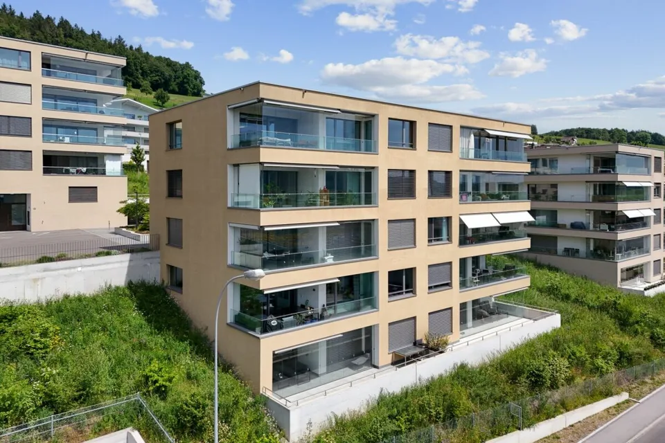Attraktive, gepflegte und neuwertige 3.5-Zimmerwohnung mit traumhafter Weitsicht