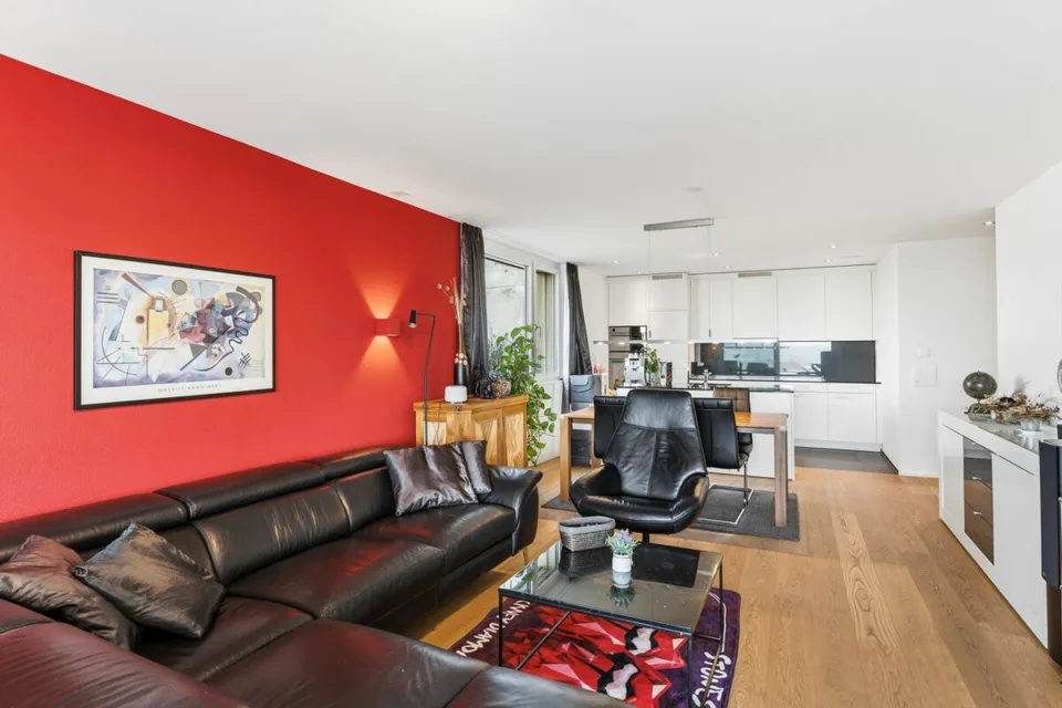 Attraktive, gepflegte und neuwertige 3.5-Zimmerwohnung mit traumhafter Weitsicht – Foto 6 von 12