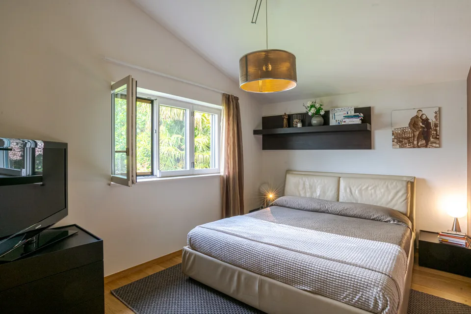 GOLDHÜGEL DACHGESCHOSS SEEBLICK AUCH ZWEITE WOHNUNG – Foto 8 von 13