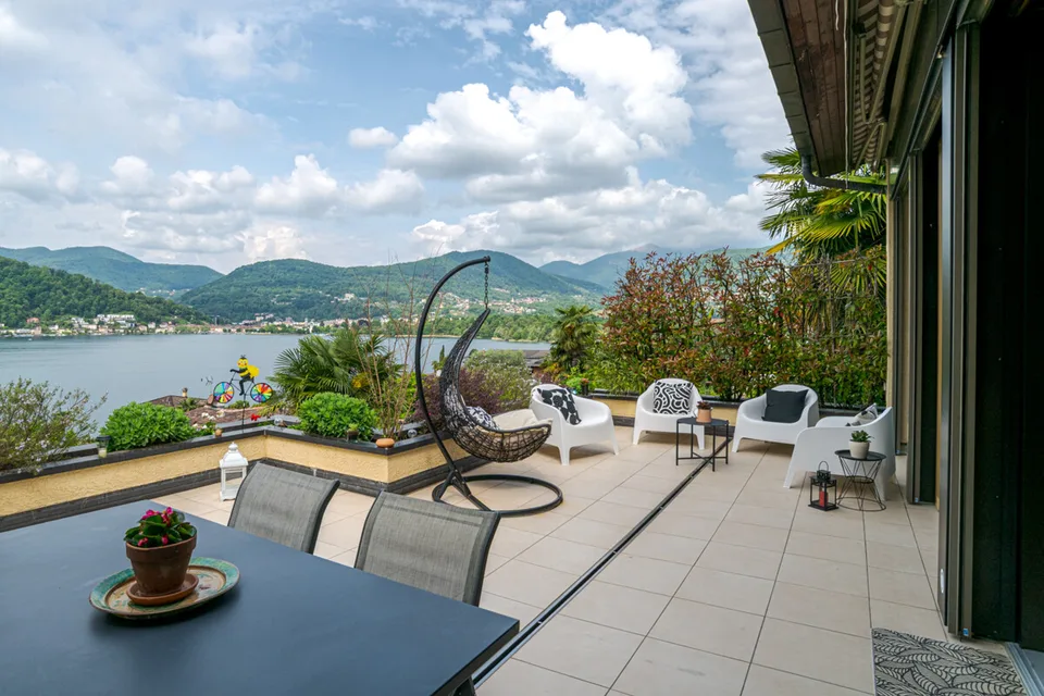 COLLINA D'ORO  ATTICO VISTA LAGO ANCHE SECONDA RESIDENZA