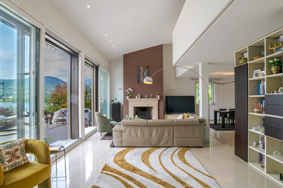 COLLINA D'ORO  ATTICO VISTA LAGO ANCHE SECONDA RESIDENZA