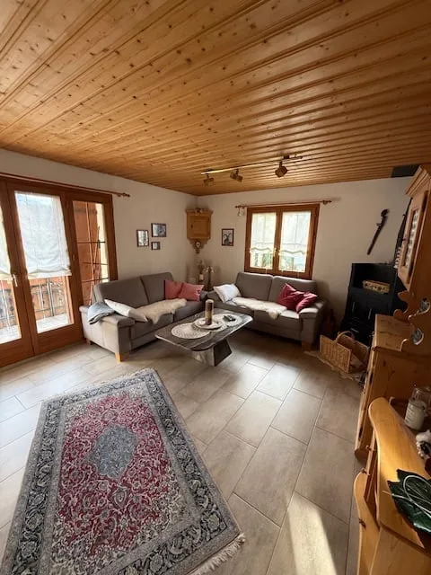 Incantevole appartamento di 3,5 locali con vista mozzafiato sulle montagne