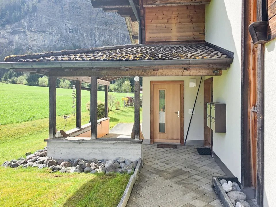 Appartamento al piano terra di 3,5 locali attraente in una casa di due famiglie a Kandersteg