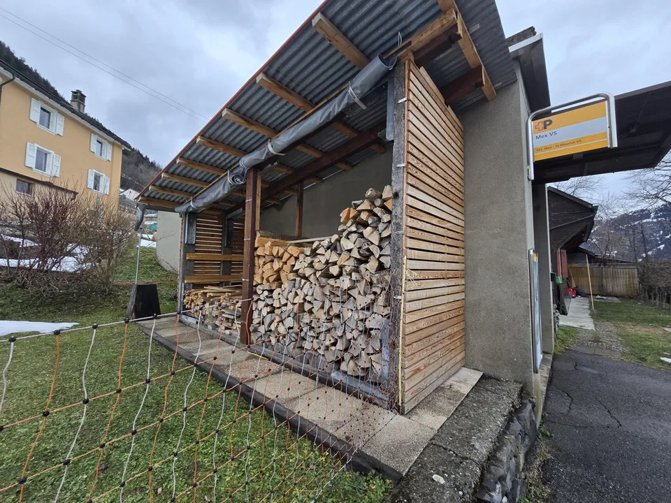 Einzigartiges Objekt mit großem Potenzial? Großes Garage/Lager - umgebbar in Wohnraum