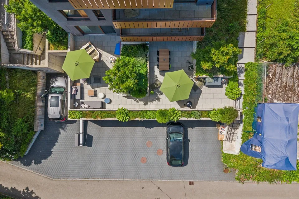 APPARTEMENT TERRASSE MODERNE 4.5 PIÈCES AU REZ-DE-CHAUSSEE AVEC GARAGE & PLACE DE PARKING EXTÉRIEURE