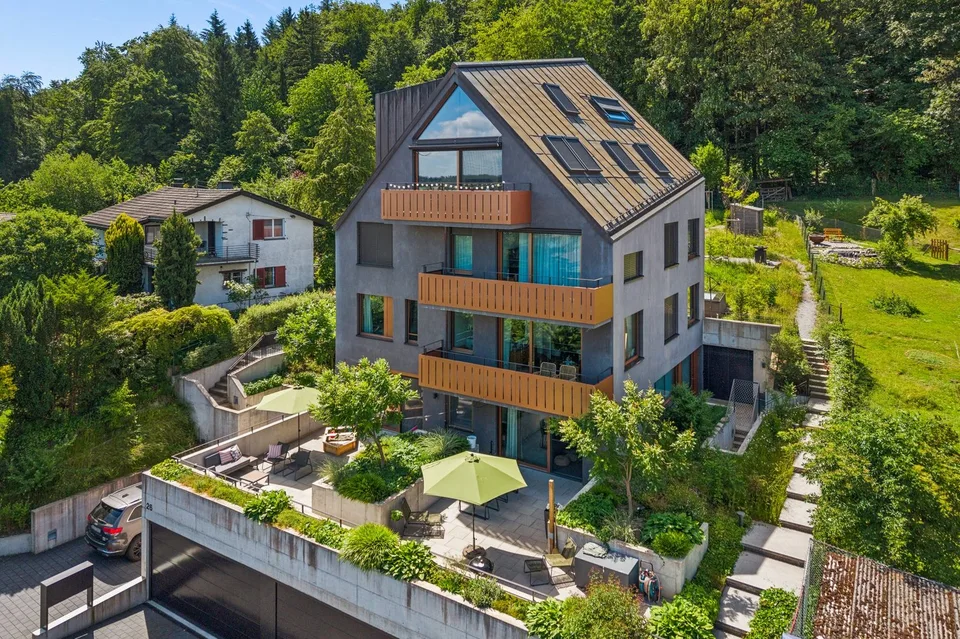 MODERNE 4.5-ZIMMER-TERRASSENWOHNUNG IM ERDGESCHOSS INKL. GARAGE & AUSSENPARKLPLATZ