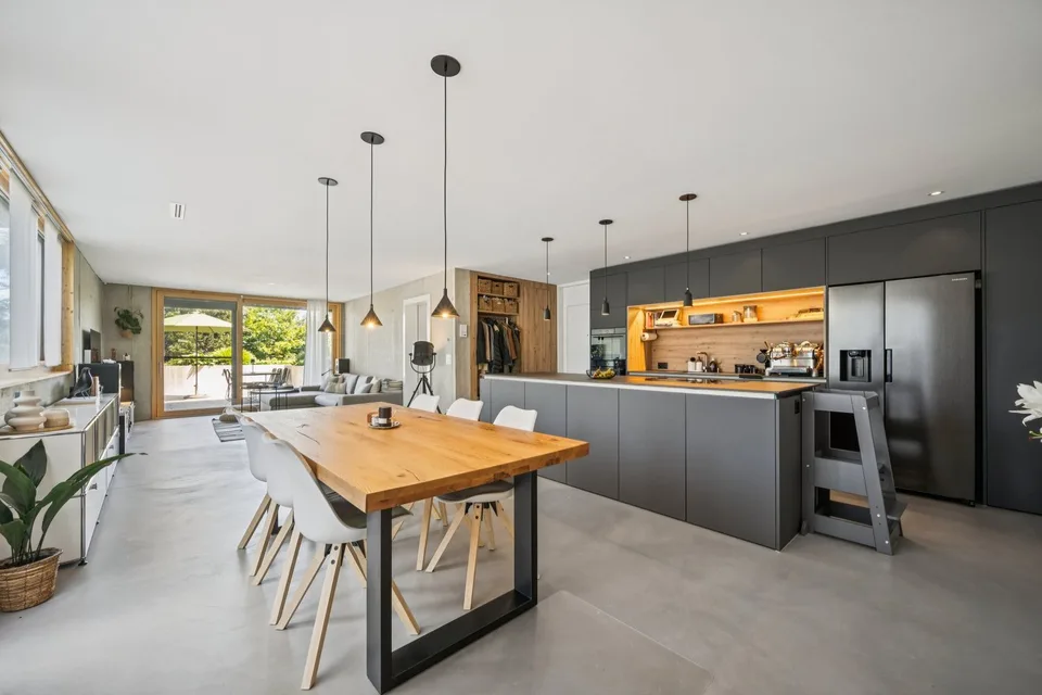APPARTEMENT TERRASSE MODERNE 4.5 PIÈCES AU REZ-DE-CHAUSSEE AVEC GARAGE & PLACE DE PARKING EXTÉRIEURE