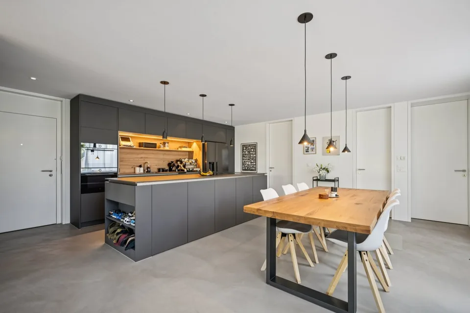 APPARTEMENT TERRASSE MODERNE 4.5 PIÈCES AU REZ-DE-CHAUSSEE AVEC GARAGE & PLACE DE PARKING EXTÉRIEURE