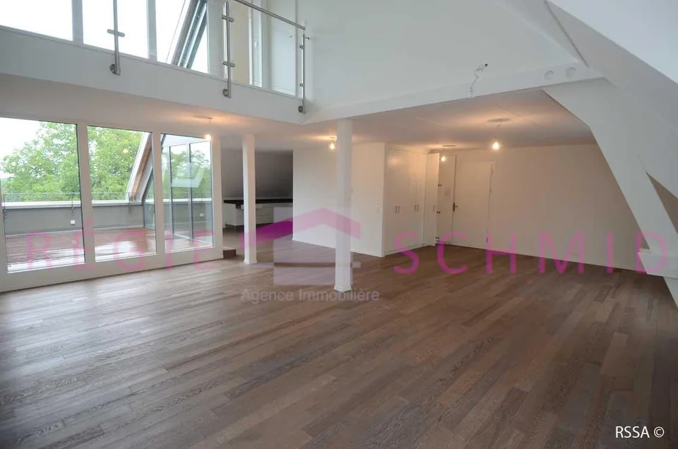 Duplex-Wohnung mit 6 Zimmern in Eysins