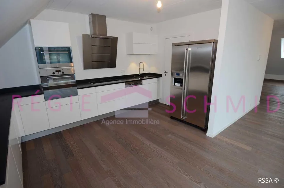 Duplex-Wohnung mit 6 Zimmern in Eysins