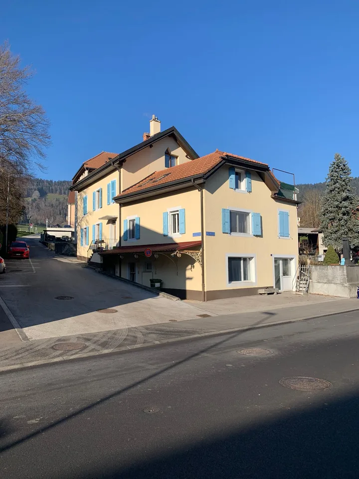 2105 Travers/NE Vente d’un immeuble de 4 appartements et 4 places de parc