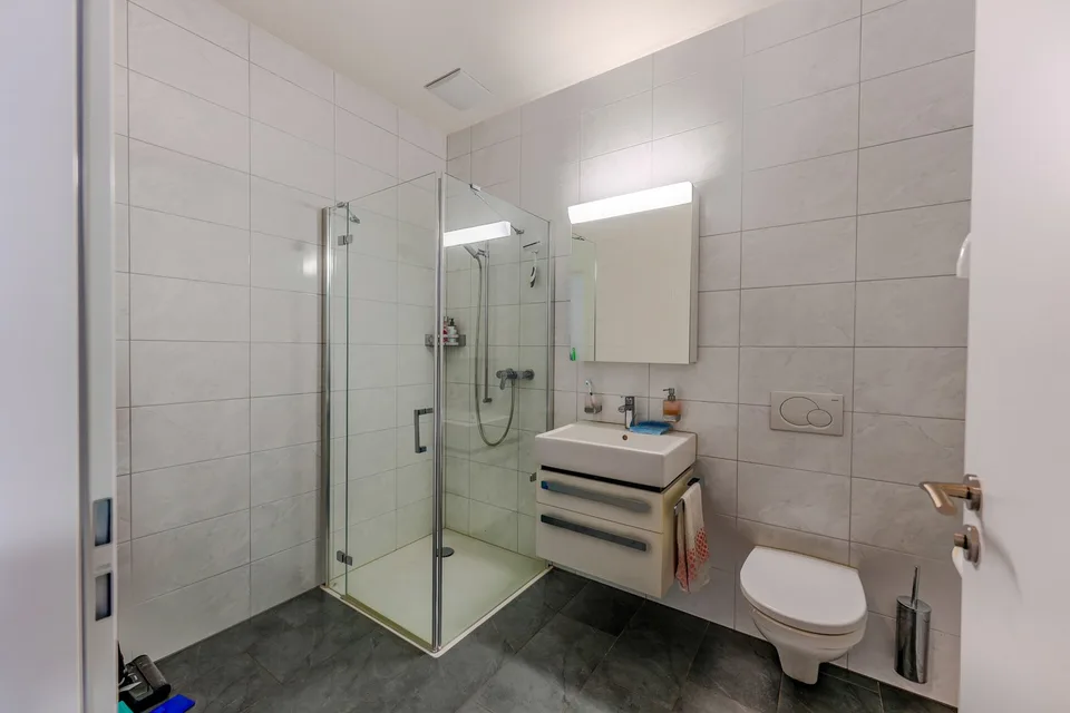 Moderne Bürofläche mit Küche und DU/WC im Steuerparadies Freienbach SZ – Foto 11 von 12