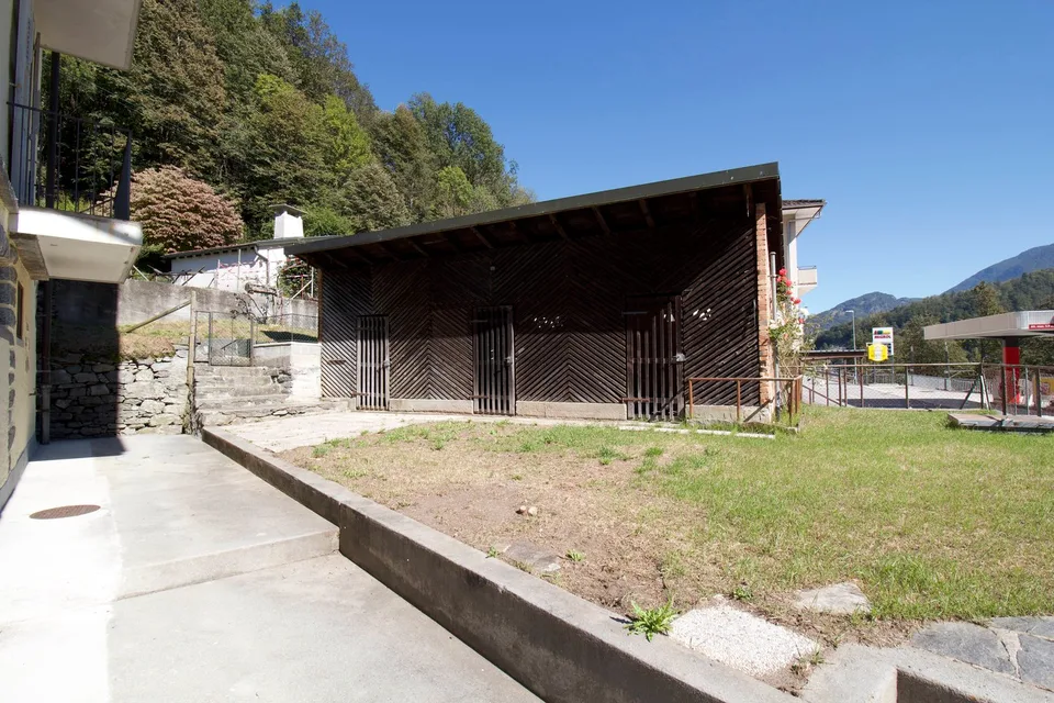 Historic building with multiple apartments in the heart of Centovalli