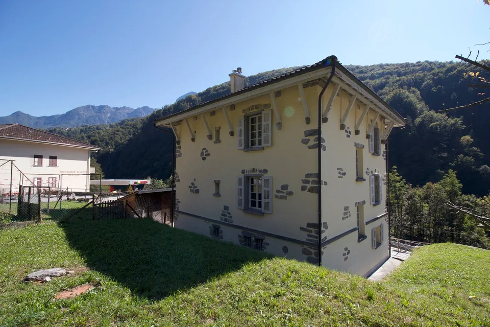 Historic building with multiple apartments in the heart of Centovalli