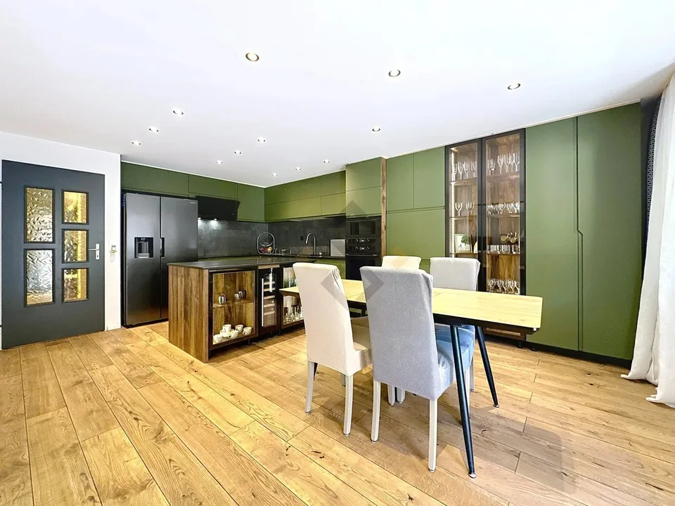 Appartement spacieux avec cheminée à Tourtemagne