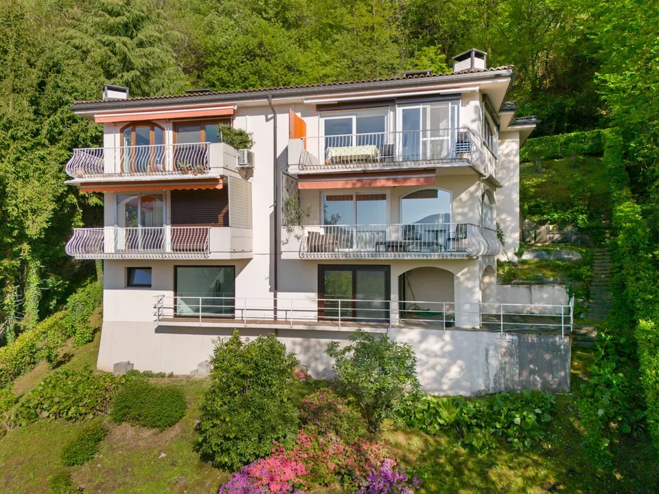 Montagnola – EXKLUSIVE 3,5-ZIMMER-WOHNUNG IN EINER VILLA MIT NUR 4 EINHEITEN, EINE DESIGN-OASE IM GRÜNEN
