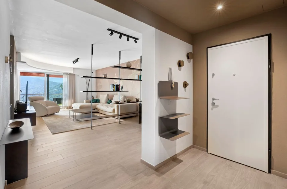 Montagnola – EXCLUSIF APPARTEMENT DE 3,5 PIÈCES DANS UNE VILLA DE SEULEMENT 4 UNITÉS, UNE OASIS DE DESIGN AU CŒUR DE LA VERDURE – photo 12 sur 14