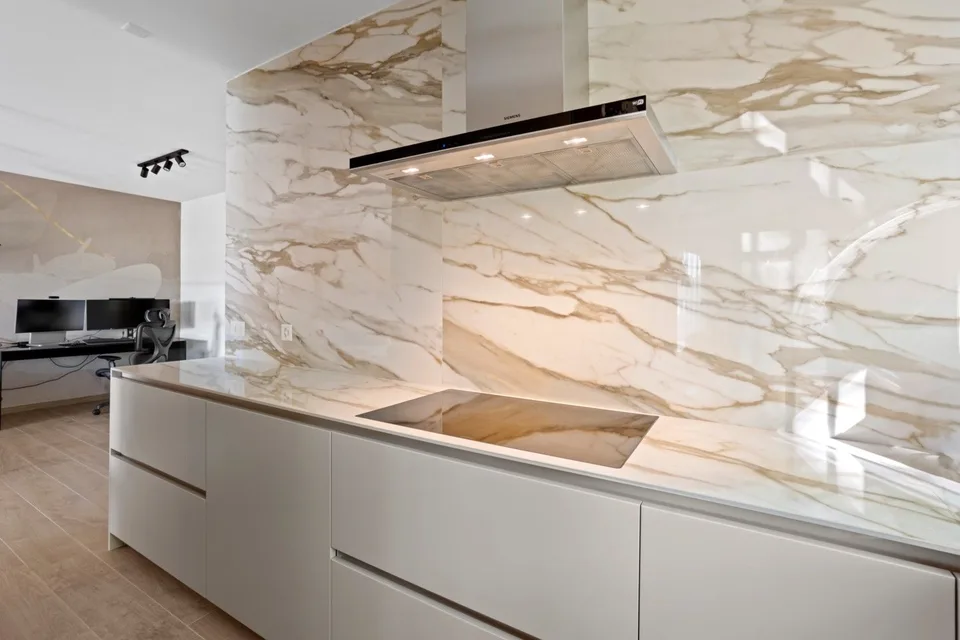 Montagnola – EXCLUSIF APPARTEMENT DE 3,5 PIÈCES DANS UNE VILLA DE SEULEMENT 4 UNITÉS, UNE OASIS DE DESIGN AU CŒUR DE LA VERDURE – photo 9 sur 14