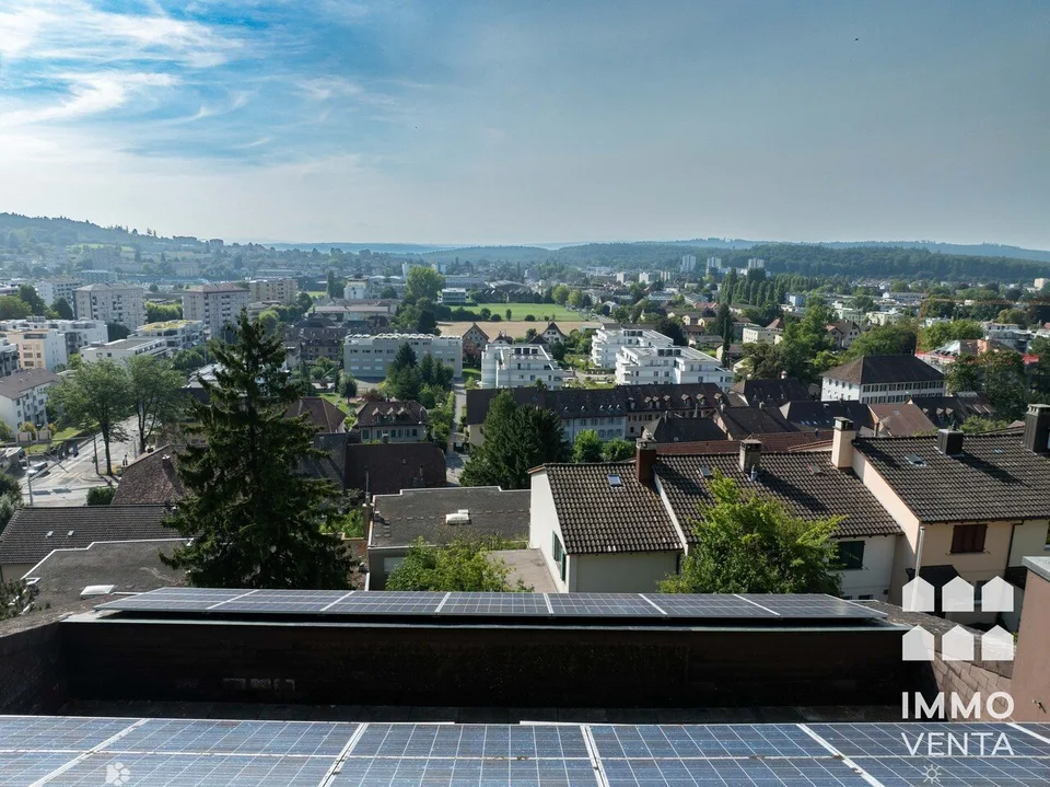 Mit Dachterrasse über Biel - EFH mit Option auf Doppeleinfamilienhaus