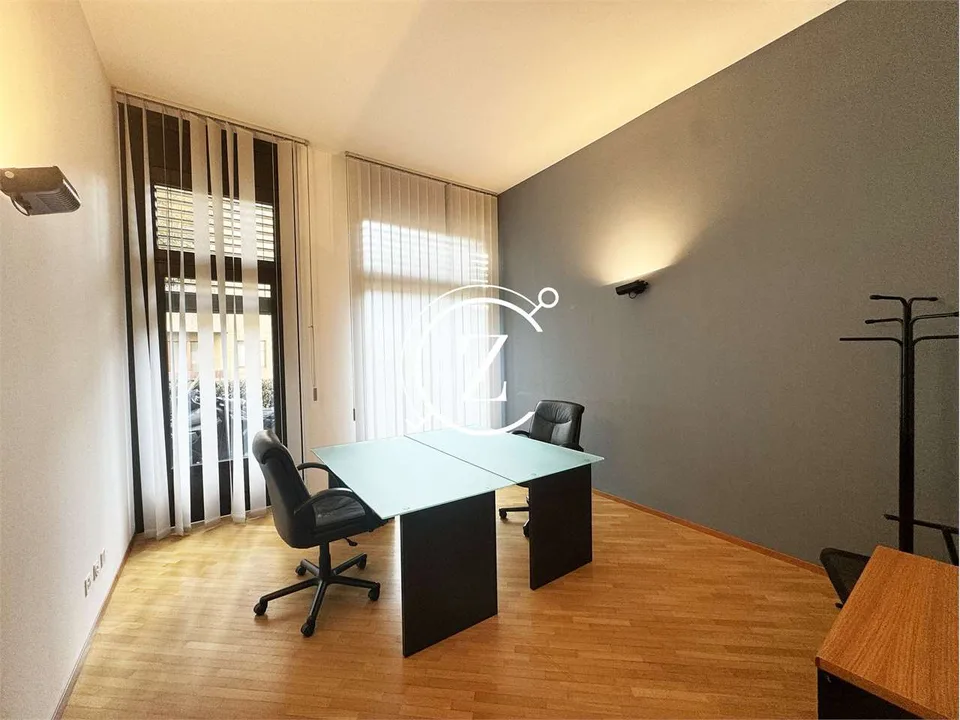 Ufficio con vetrina Lugano arredato utenze incluse