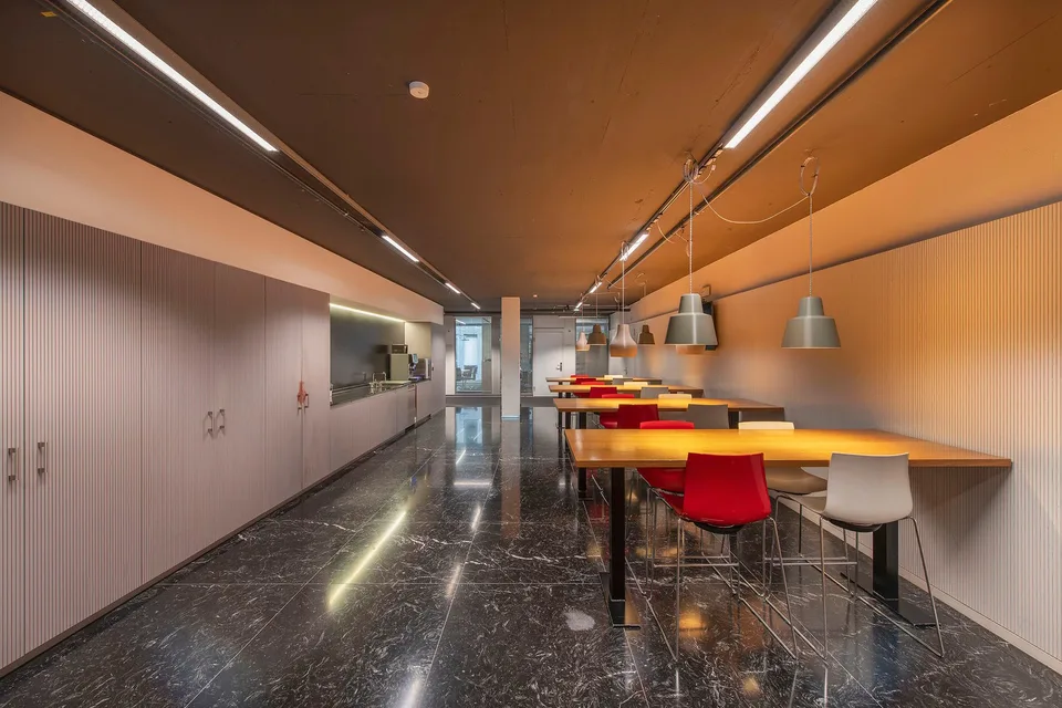 EUROPAALLEE: Espaces de bureau entièrement aménagés