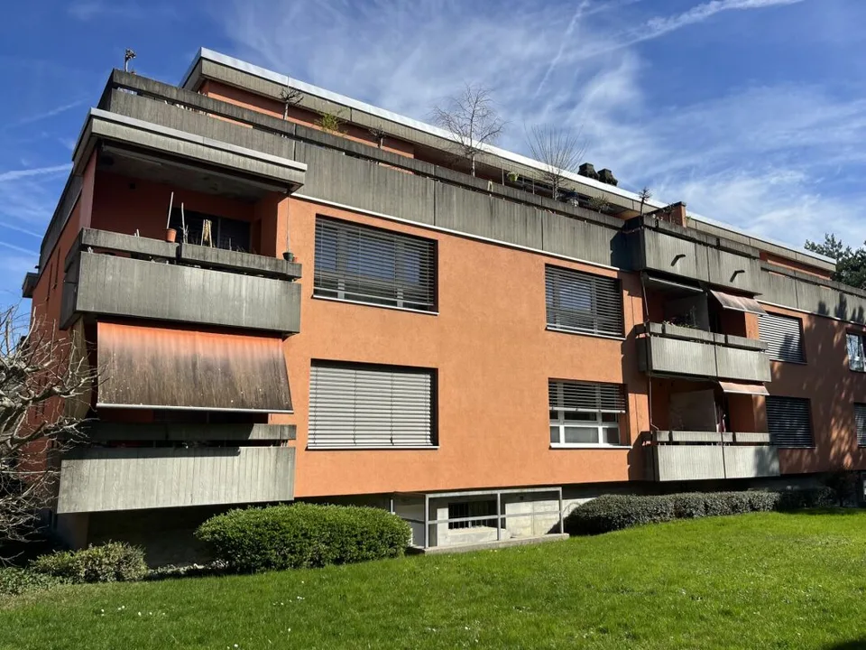 Motorrad-Einstellplatz in Reinach