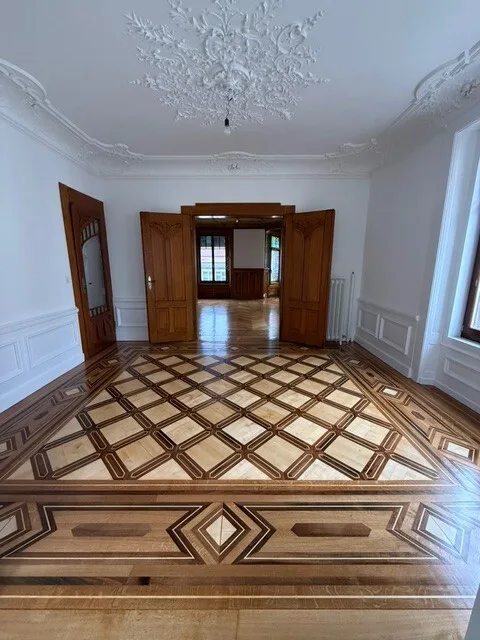 SUPERBES APPARTMENT RENOVIERTE 4 ZIMMER 134 M2 MIT CHARME