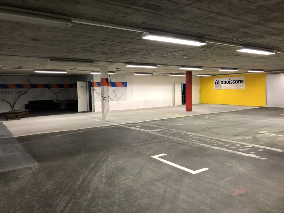 Dépôt d'env 2100 m2 - Bon accès - Proche commodités
