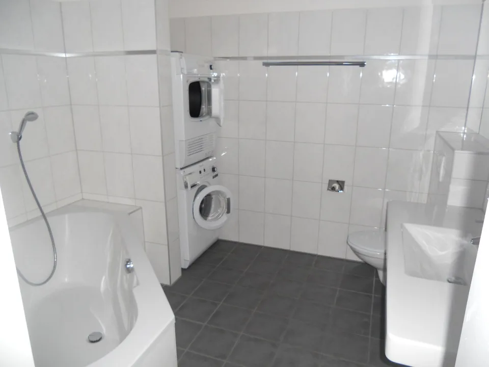 Helle, moderne 5½-Zimmer-Dachwohnung an zentraler Lage – Foto 7 von 11