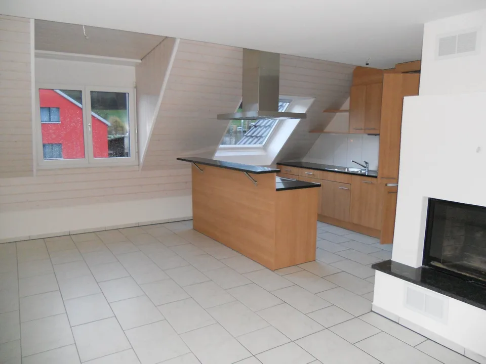 Helle, moderne 5½-Zimmer-Dachwohnung an zentraler Lage