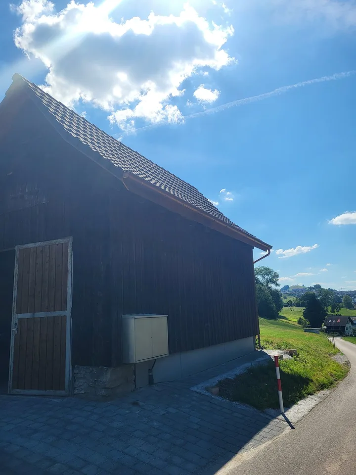 Holzmagazin in Freienbach, ideal als Lager oder Werkstatt