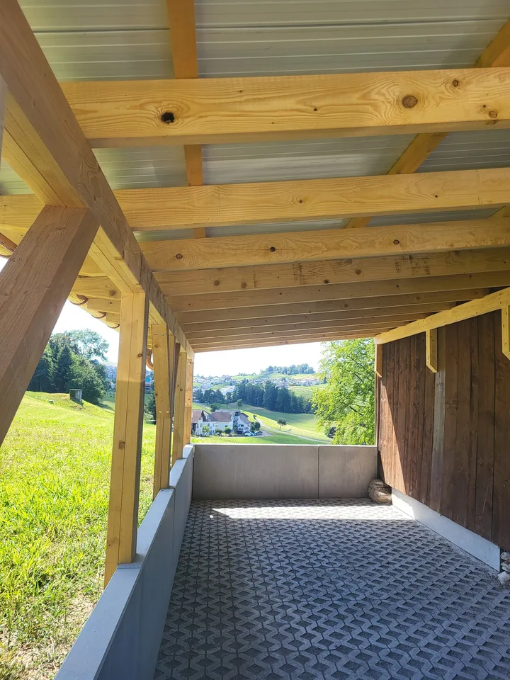 Holzmagazin in Freienbach, ideal als Lager oder Werkstatt