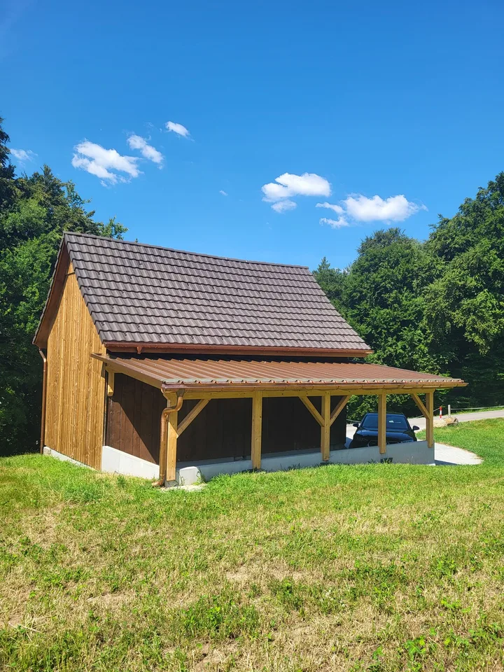 Holzmagazin in Freienbach, ideal als Lager oder Werkstatt