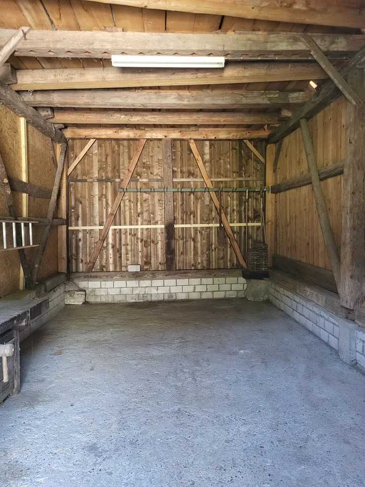 Holzmagazin in Freienbach, ideal als Lager oder Werkstatt