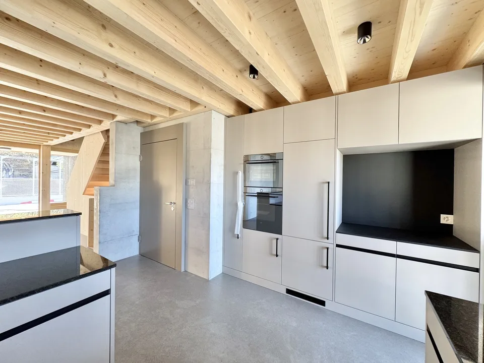 Maison 3,5 pièces attenante, ascenseur, rénovation de haute qualité