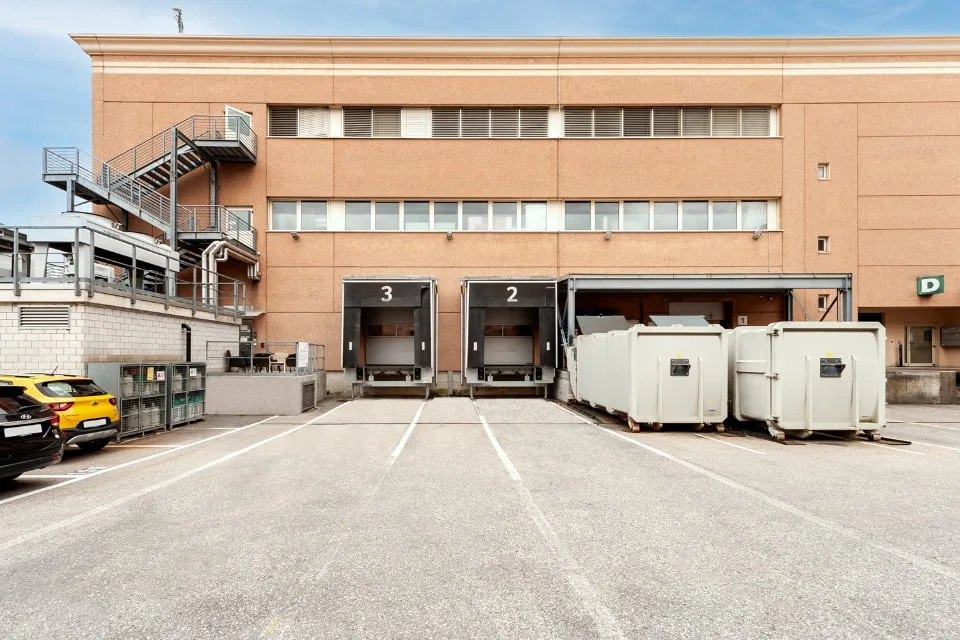 LUGANO NORD - AFFITTASI MAGAZZINO DI 40 MQ (rif. D10)