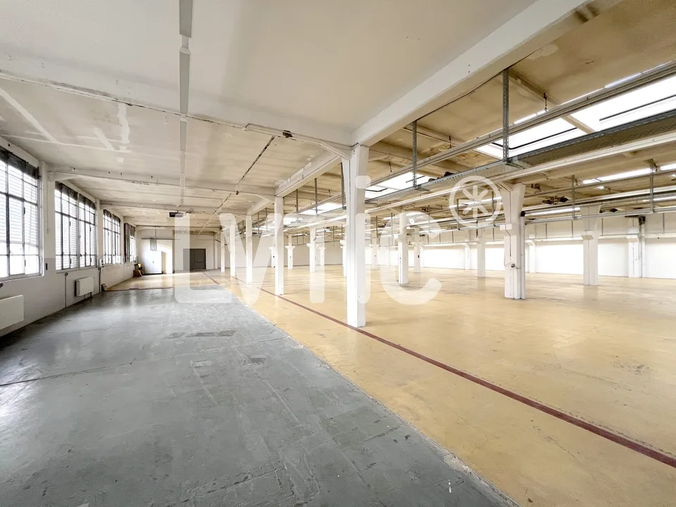 Ateliers, Lager, Räume von 1370 m2 zur Miete in Cossonay