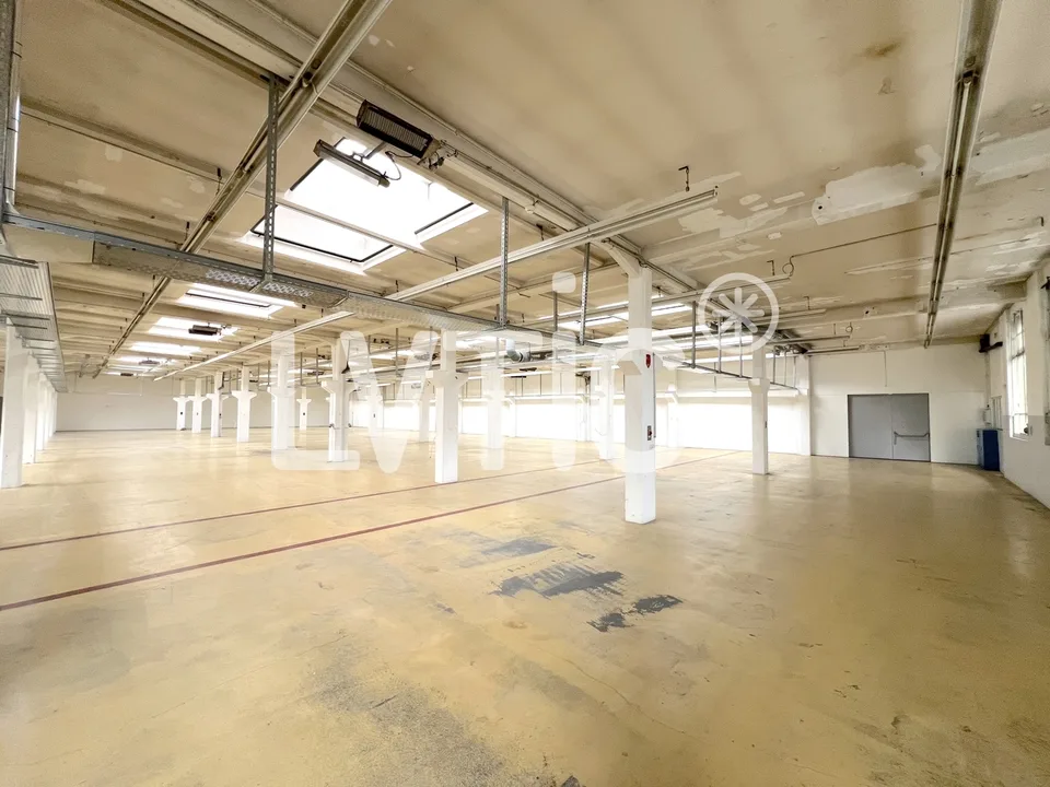 Ateliers, Lager, Räume von 1370 m2 zur Miete in Cossonay