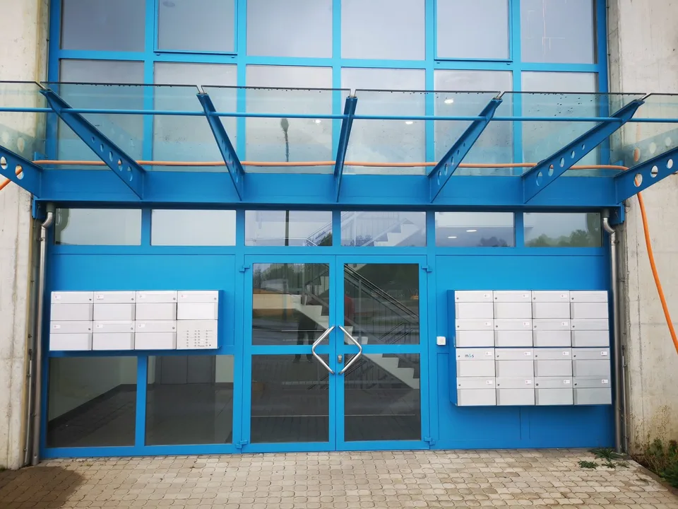 Büro mit Kurs und klarer Sicht - hier fliegt dein Business nicht in die Pflicht!