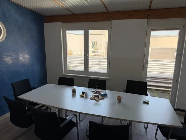 Espace commercial et de pratique moderne sur la Bonnstrasse à Düdingen