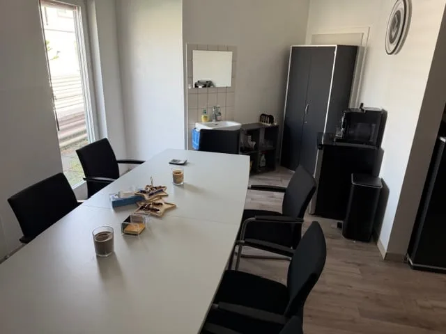Espace commercial et de pratique moderne sur la Bonnstrasse à Düdingen