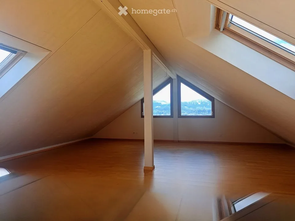 Appartamento mansardato da sogno con vista sul lago a Erlenbach ZH