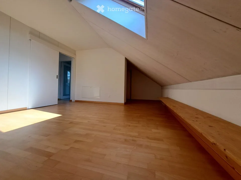 Appartamento mansardato da sogno con vista sul lago a Erlenbach ZH