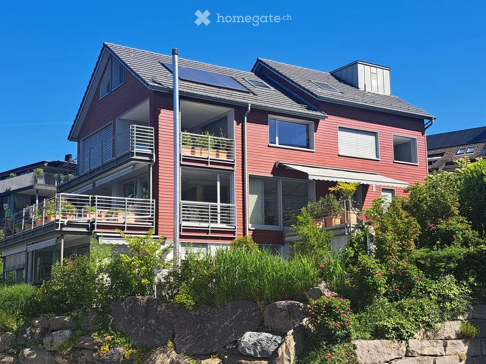 Traumhafte Dachgeschosswohnung mit Seeblick in Erlenbach ZH