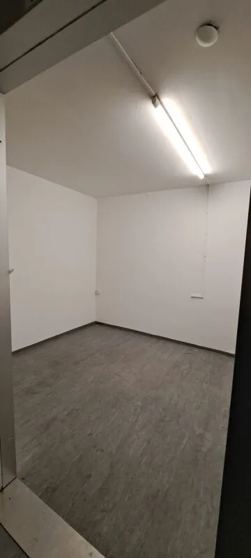 Bienne, grande surface commerciale de 5.5 pièces située au rez-de-chaussée dans une zone fréquentée – foto 8 di 8